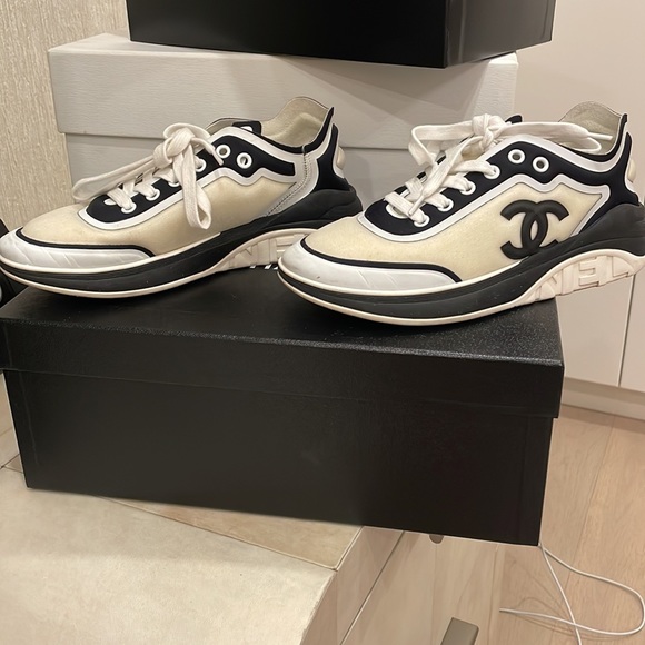CHANEL WHITE AND BLACK SNEAKERS - Picture 3 of 8